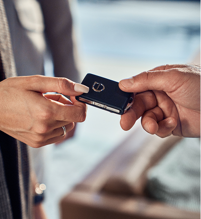 Handing over a Volvo car key